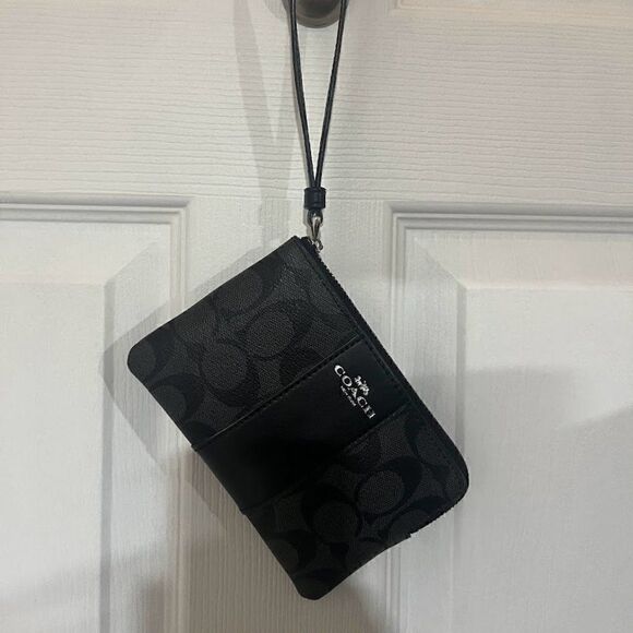 EUC Coach Wristlet - Picture 1 of 3